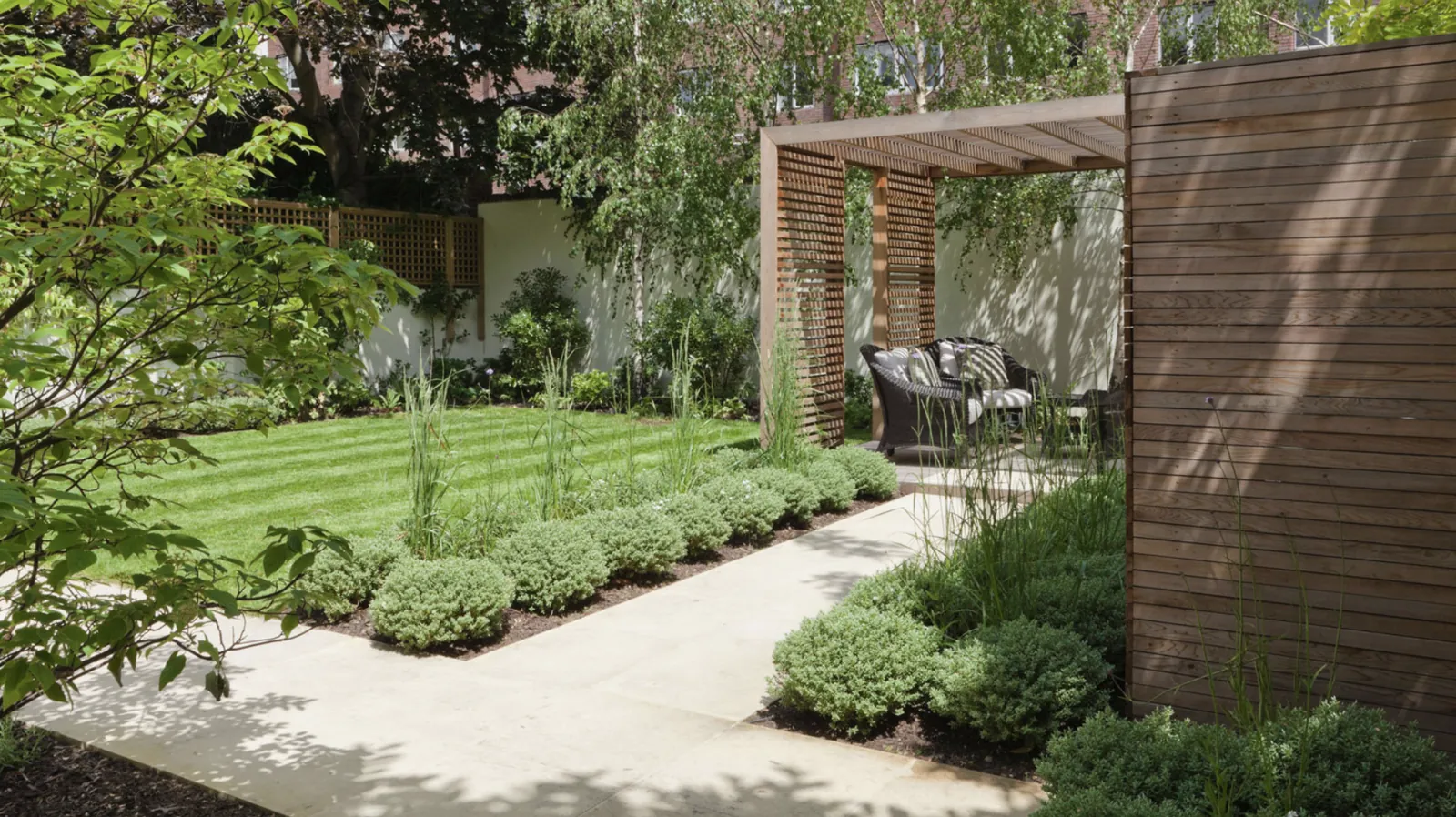 Porcelain path with timber pergola